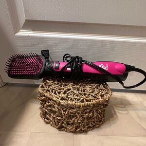 The Knot Dr. Conair - Hot Pink Hair Straightening Brush